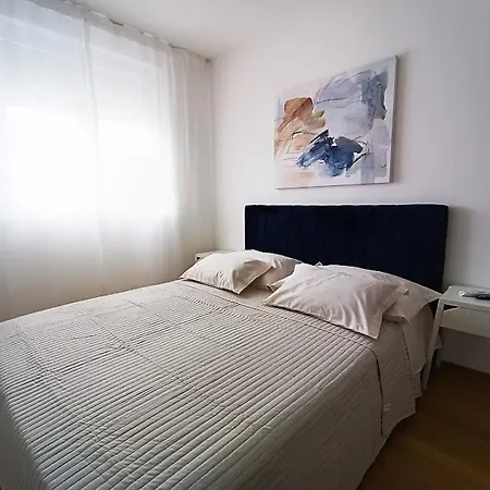 Teal Apartment-free Garage Parking شقة *