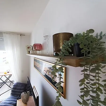 Teal Apartment-free Garage Parking Apartment